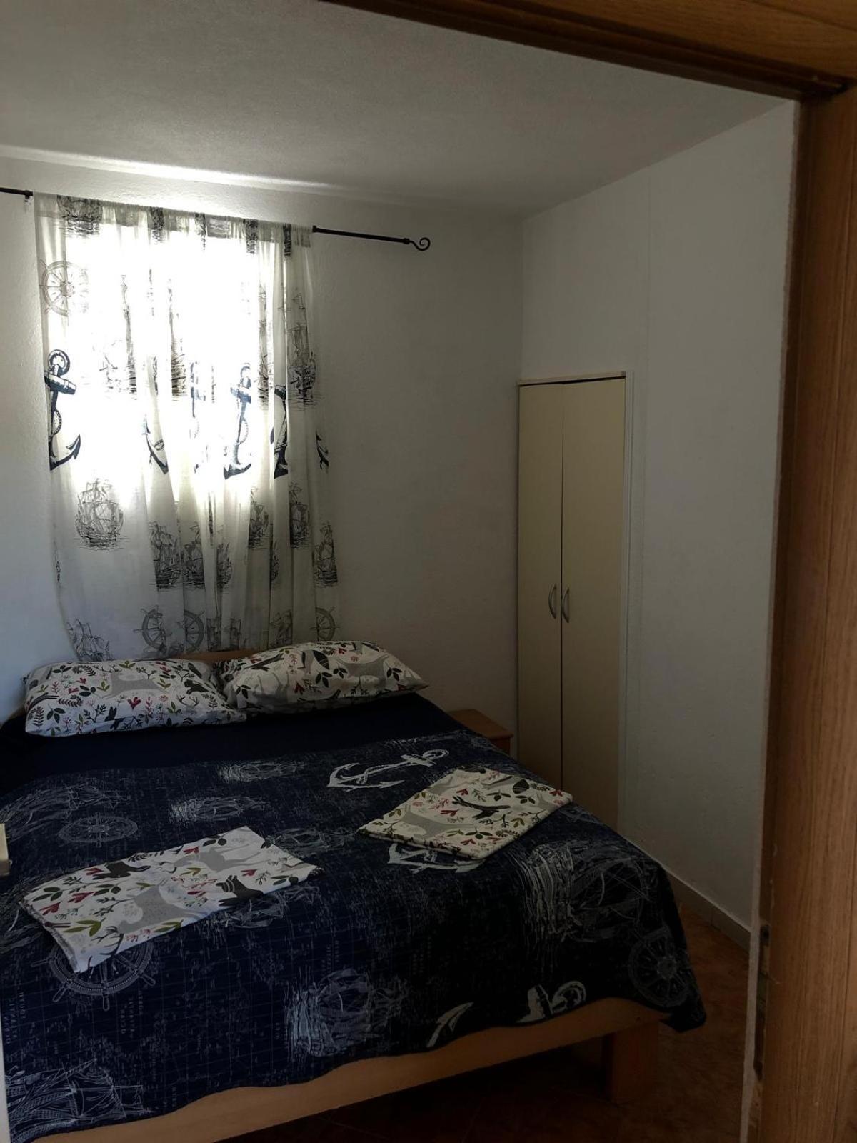 Apartmani Cesarica Karlobag Rum bild