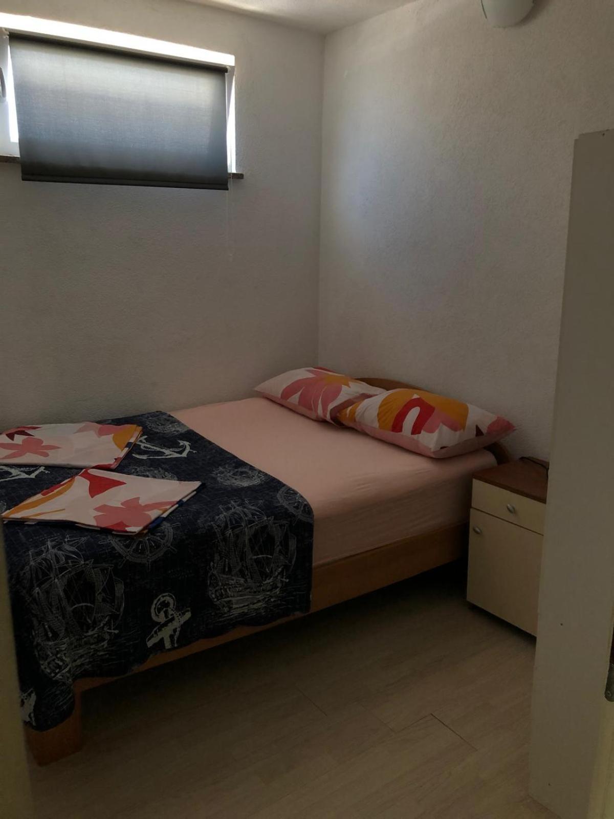 Apartmani Cesarica Karlobag Rum bild