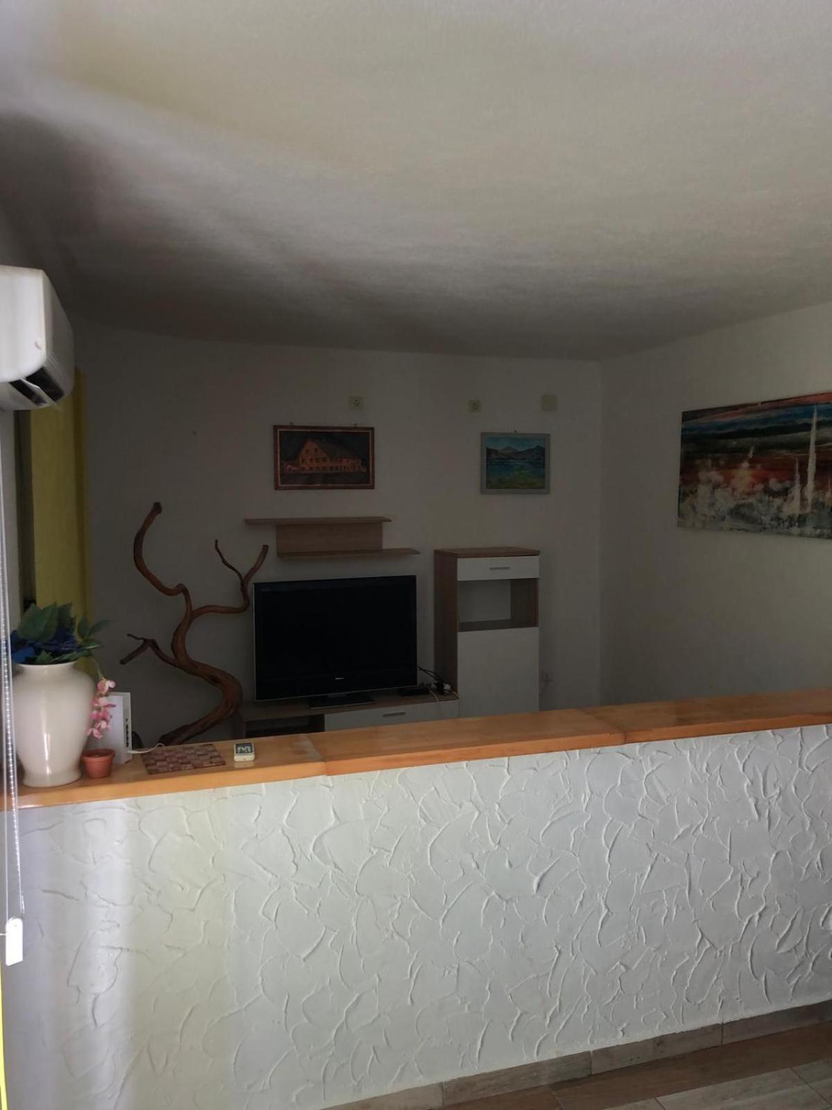 Apartmani Cesarica Karlobag Rum bild