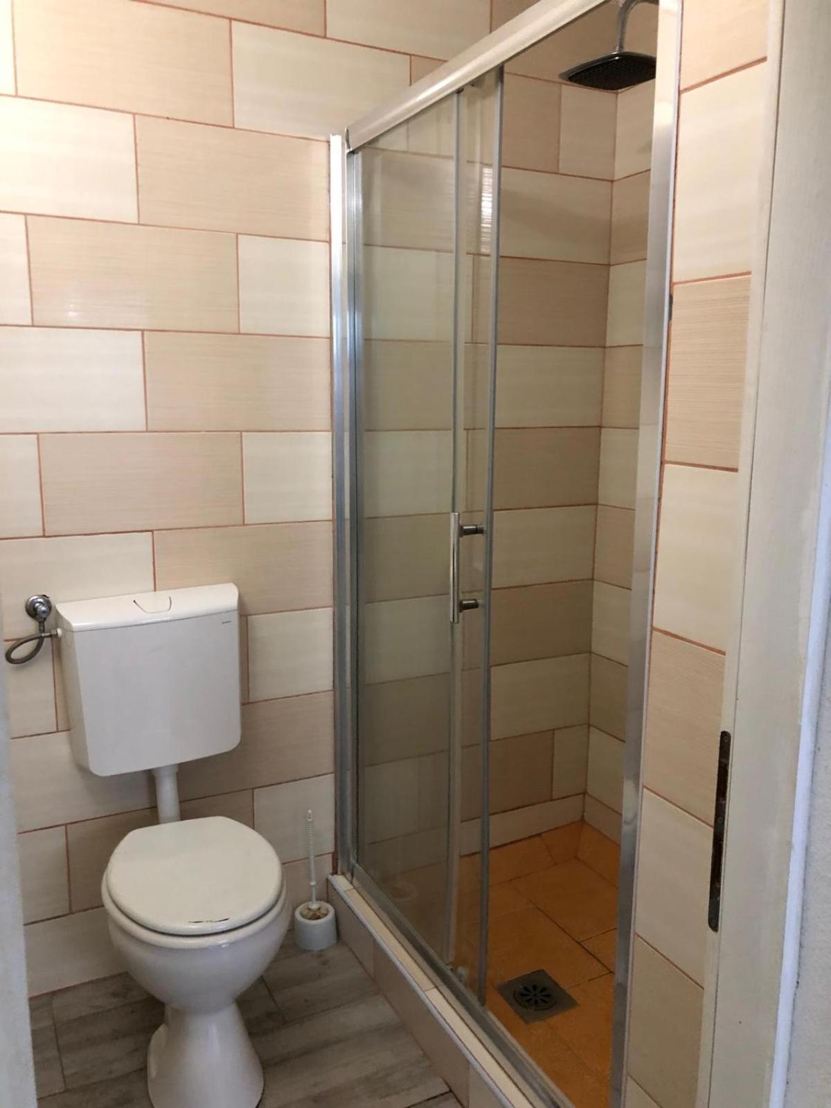 Apartmani Cesarica Karlobag Rum bild