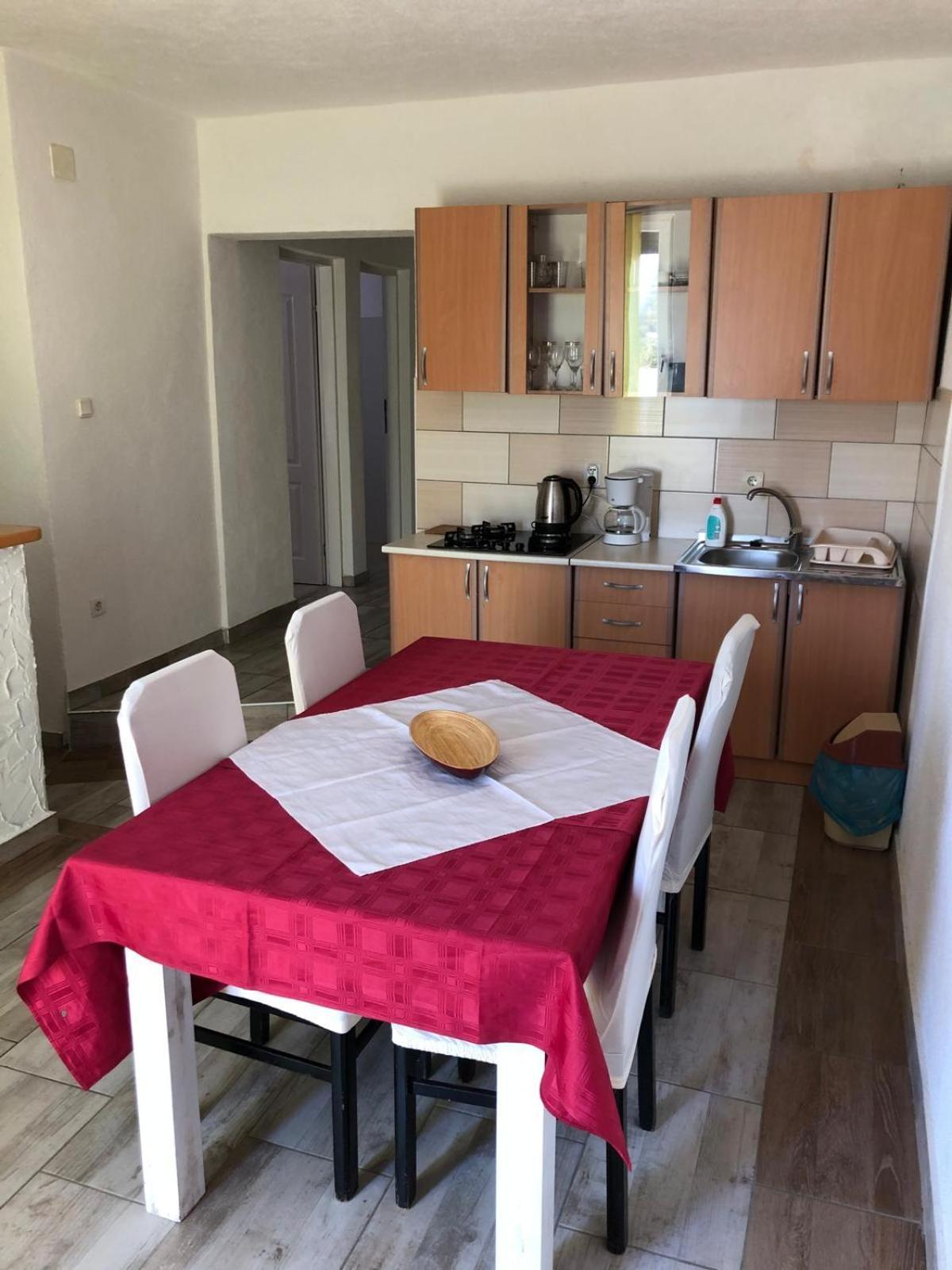 Apartmani Cesarica Karlobag Rum bild