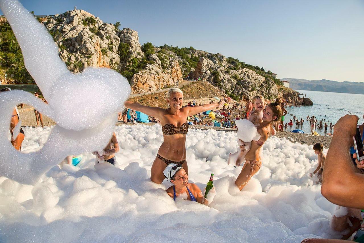 Apartmani Cesarica Karlobag Exteriör bild